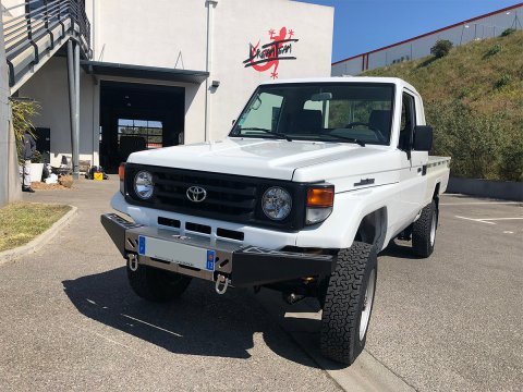 Pare-chocs avant acier Toyota série 7 lames avant 2007 fermé N4-Offroad