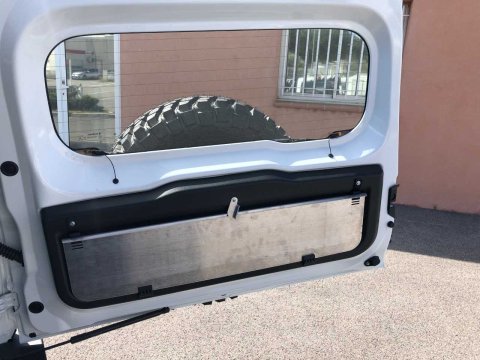 Tablette rabattable N4-Offroad sur porte arrière Jimny après 2019 - version sans ouverture depuis l'intérieur