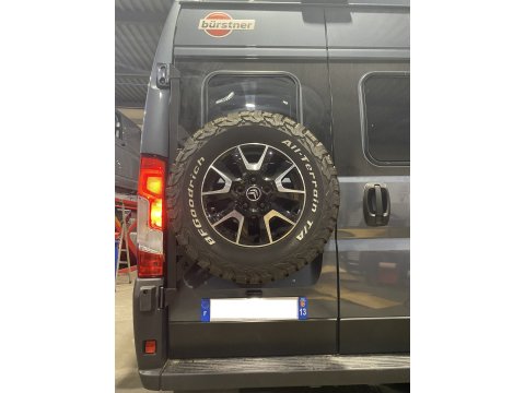 Porte roue de secours en inox sur porte arrière gauche Fiat Ducato Campeo N4-Offroad