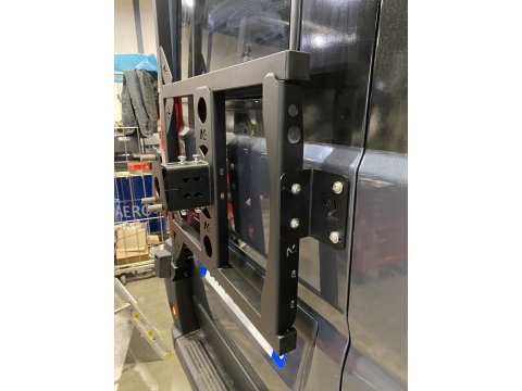 Porte roue de secours en inox sur porte arrière gauche Fiat Ducato-Campeo N4-Offroad