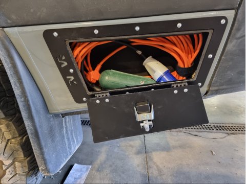 Trappe de coffre d’aile côté conducteur N4-Offroad Mercedes Sprinter W907